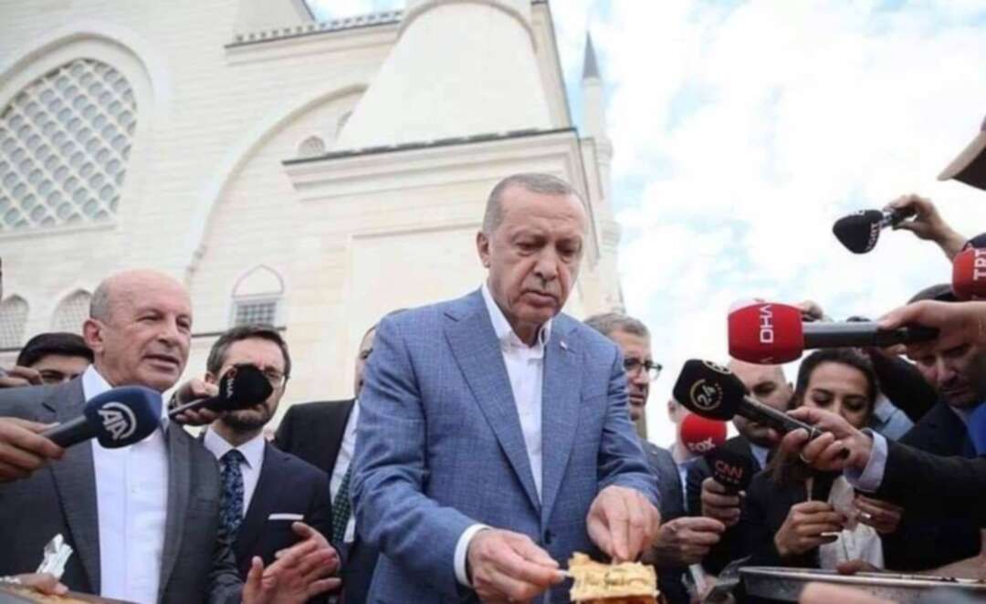 أوغلو ينتقد أردوغان لاستغلال المساجد كمنصات دعاية