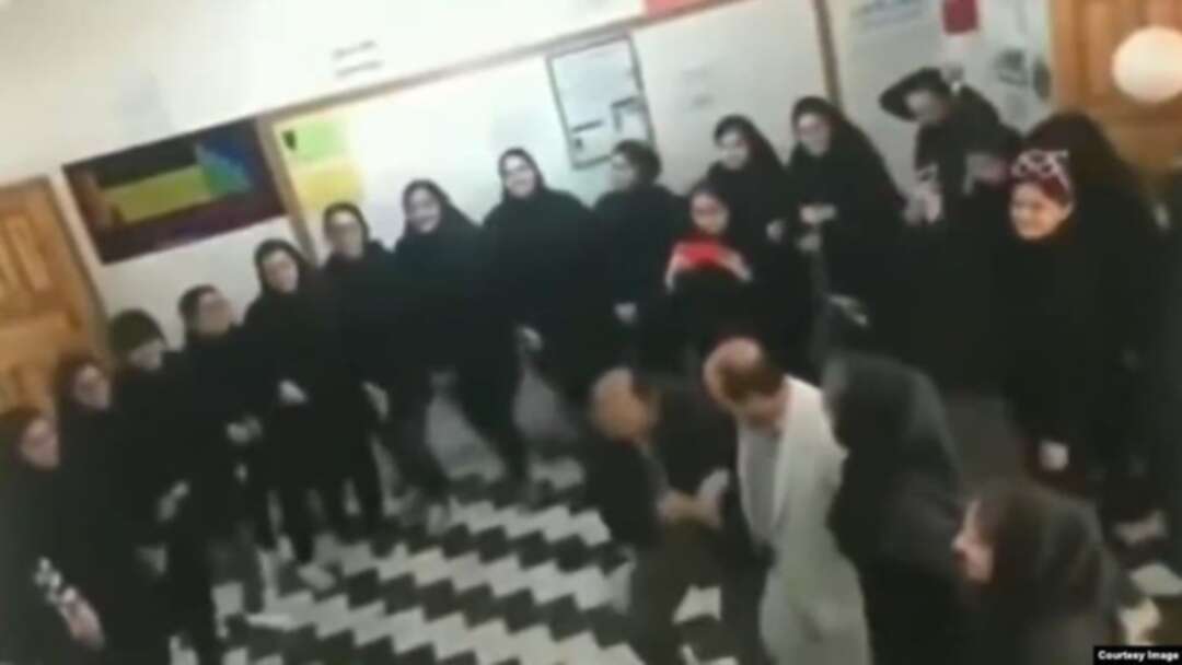 Video|Iranian authorities close a school due to traditional mixed Kurdish dance.