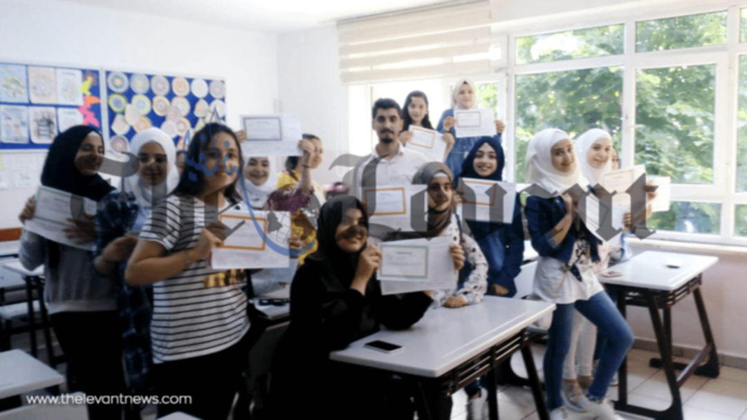 من الفوضى إلى الدمج: دراسة تحولات التعليم السوري في تركيا