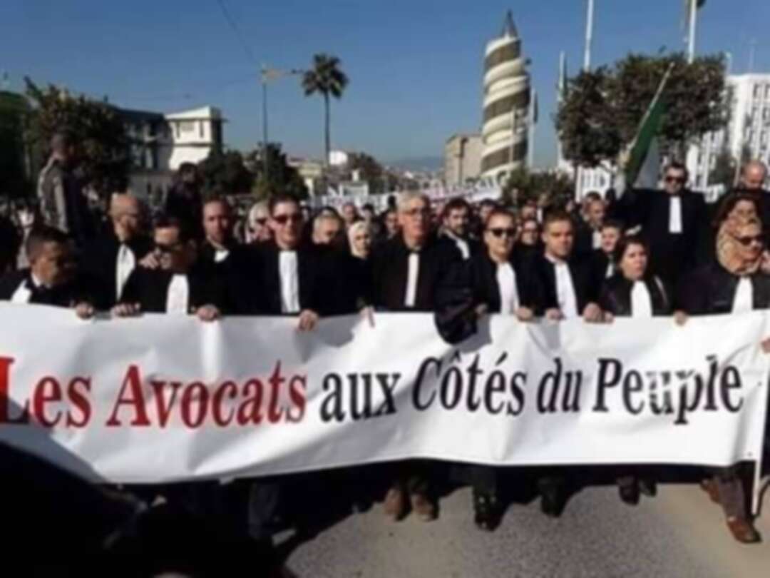 المحامون الجزائريون يرفعون شعار : دولة مدنية وليس عسكرية