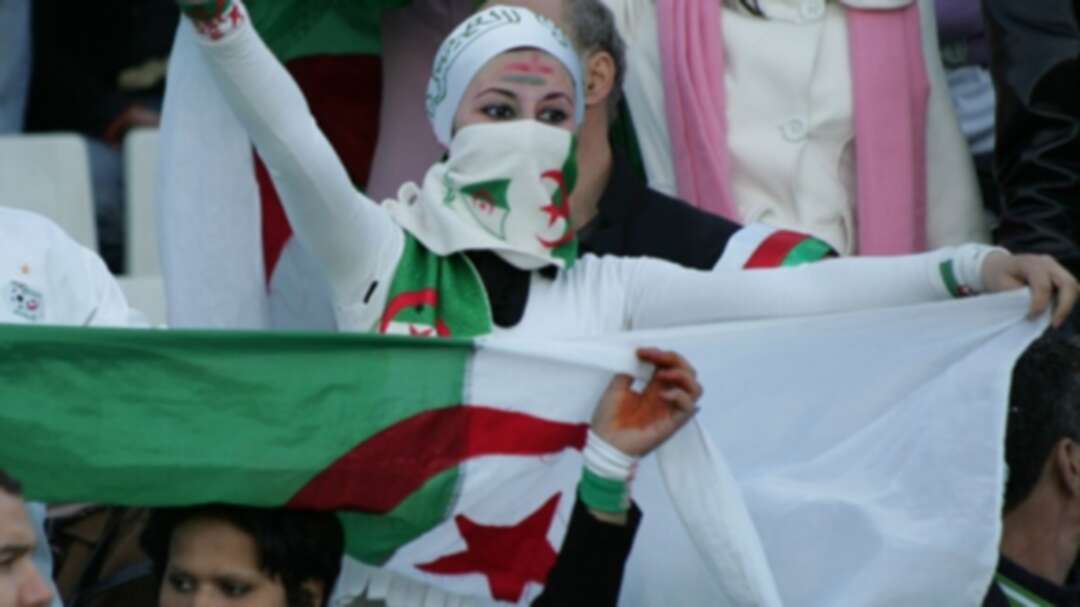 الجزائر تخصص 10 طائرات لنقل مشجعي المنتخب إلى مصر