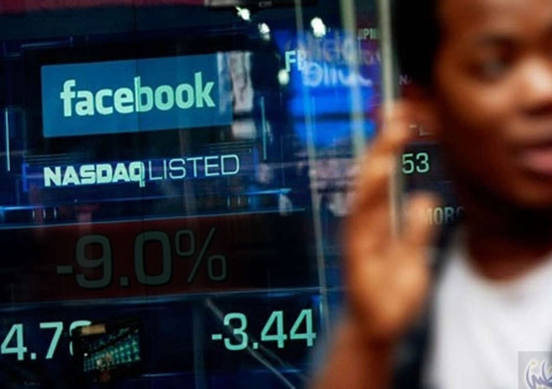 فيس بوك تستمر بالنمو بالرغم من تراجع صافي الدخل 49%