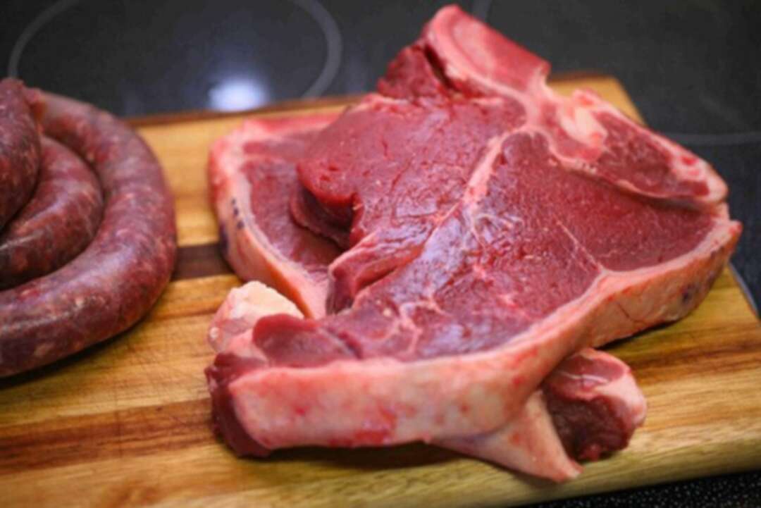 كيفية التعامل مع مختلف أنواع اللحوم النيئة و درجة حرارة الطهي و حفظها