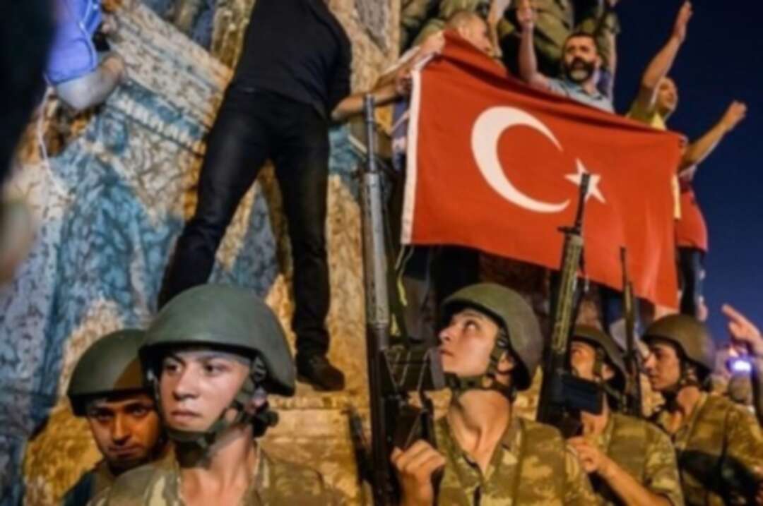 اعتقال 112 عسكرياً في تركيا للاشتباه بصلتهم بـ