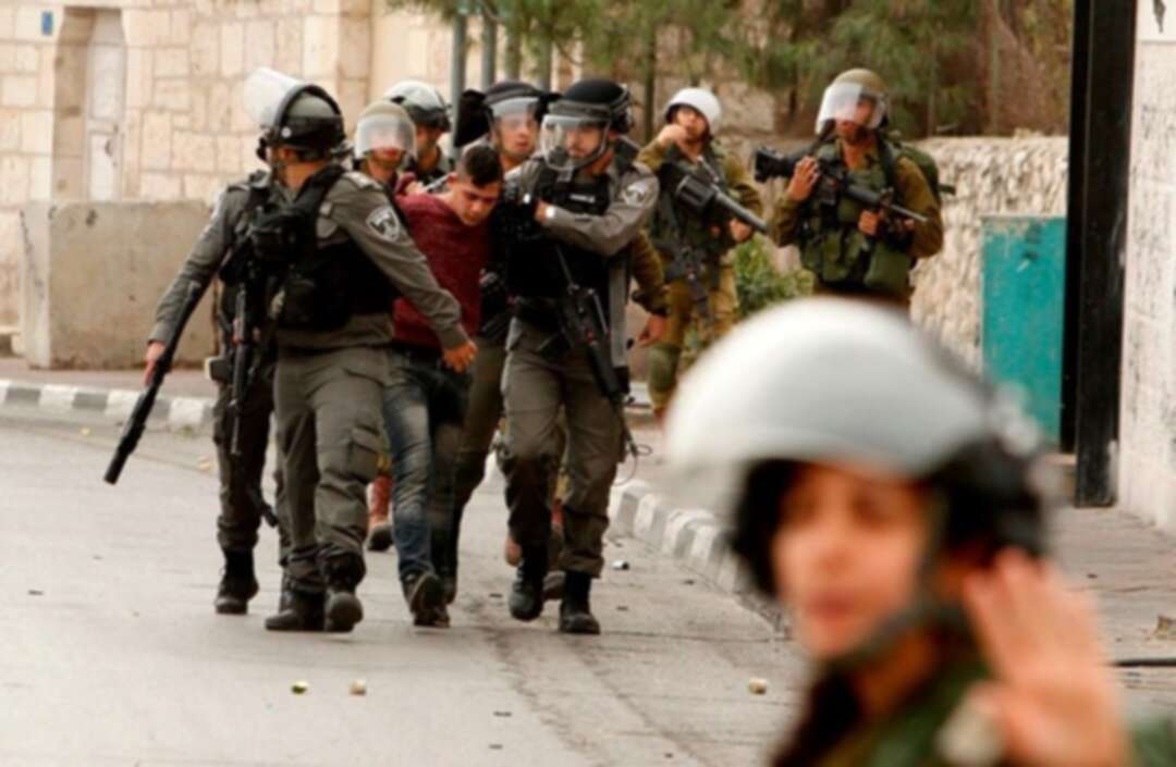 القوات الاسرائيلية تعتقل 14 مواطناً في الضفة والقدس بينهم سيدتان