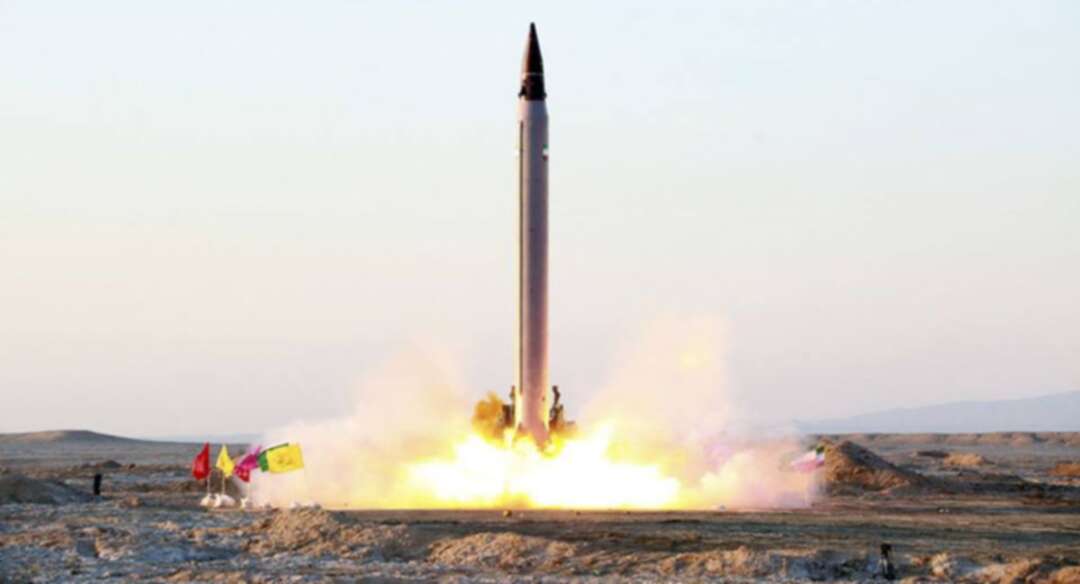 إيران تختبر صاروخاً بالستياً متوسط المدى
