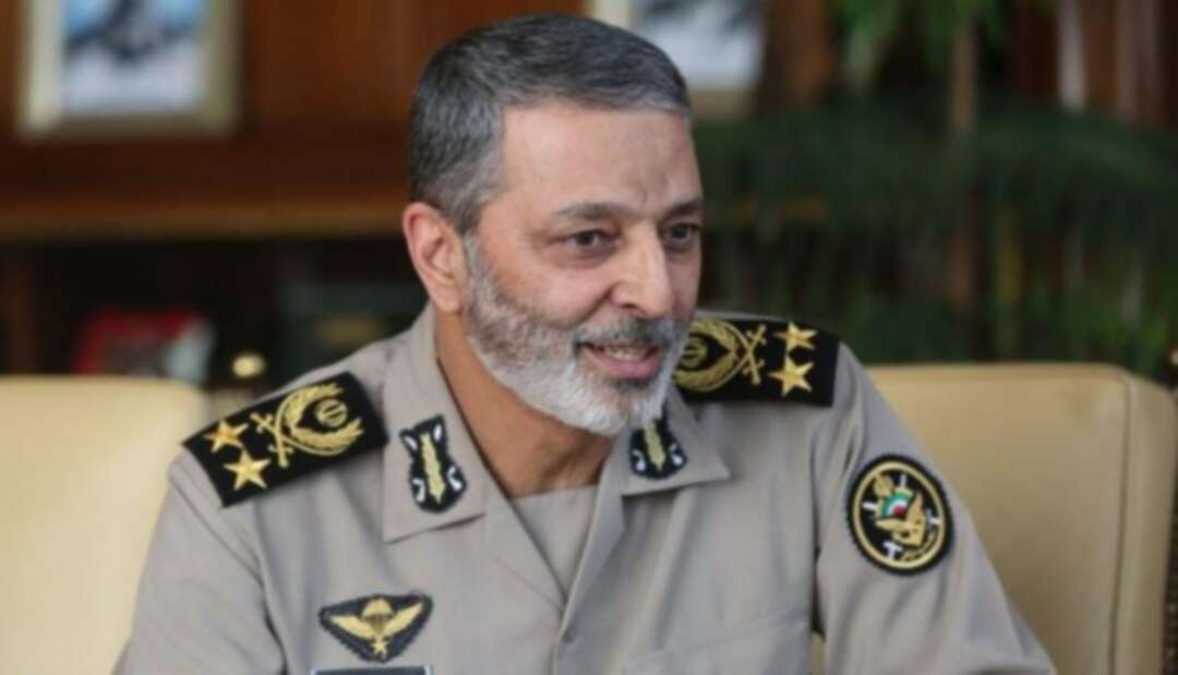 قائد الجيش الإيراني يظهر داخل قاعدة سرية لتصنيع الطائرات المسيرّة