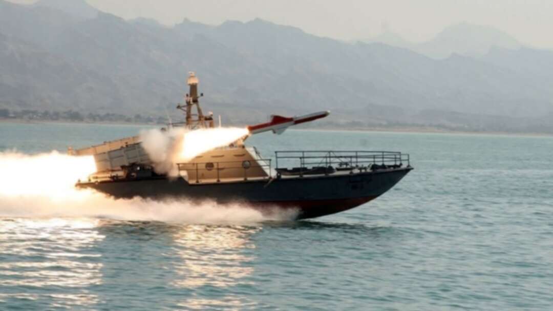 قارب مفخخ يهدّد سفينة حربية بريطانية في البحر الأحمر