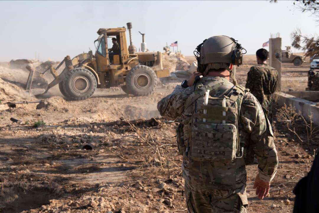 قسد تدمّر تحصينات لها بالقرب من الحدود السورية التركية