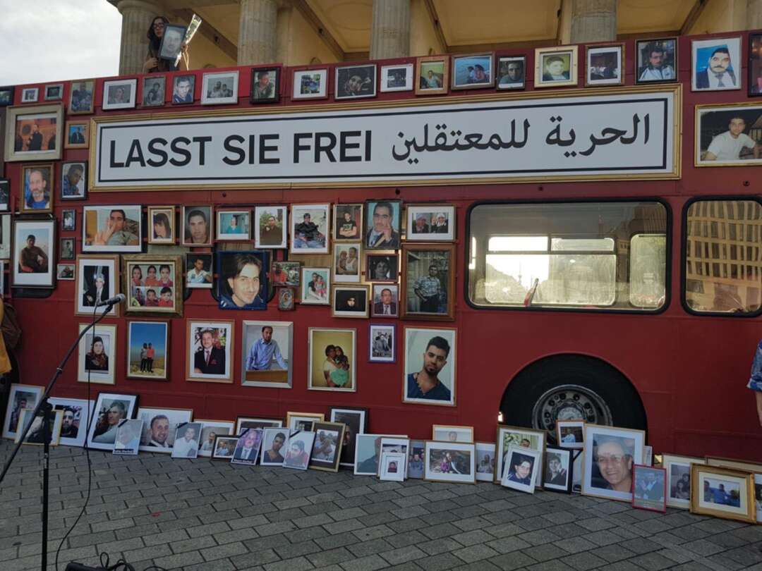 العفو الدولية تدعو لإنشاء مكتب معلومات مركزي لمعرفة مصير المختفين السوريين