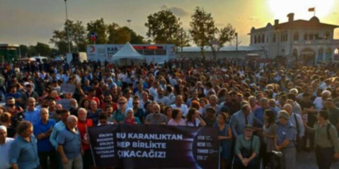 Trade union demonstrations in Istanbul against Erdogan condemn the dismissal of the three mayors and the living conditions