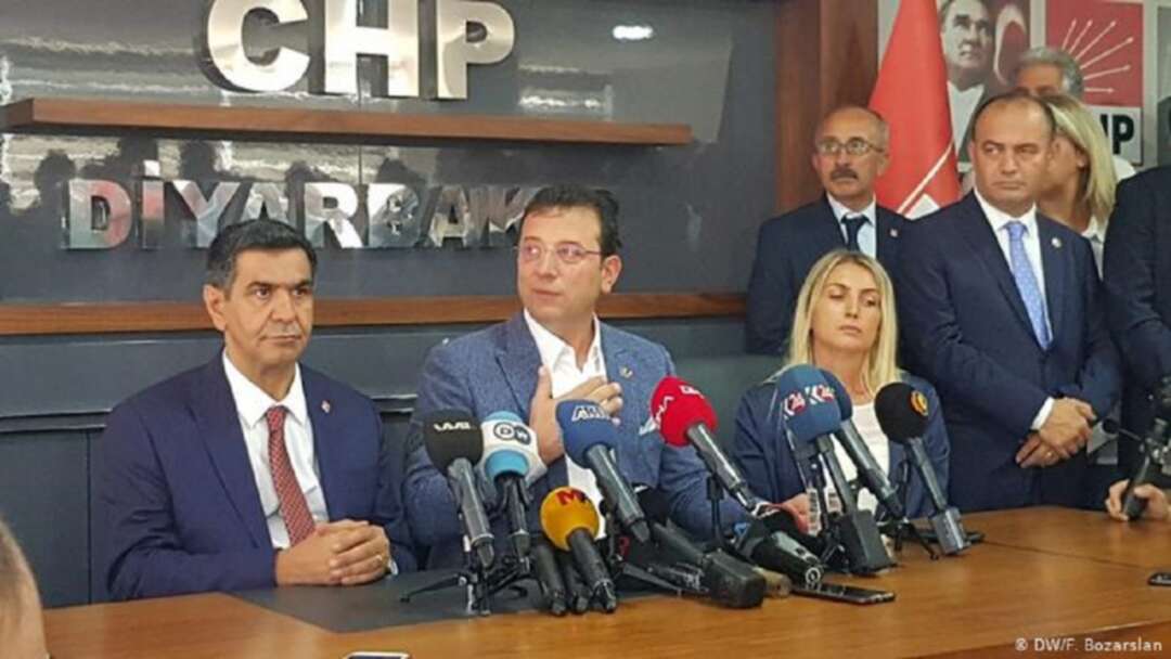 رئيس بلدية اسطنبول يتضامن مع ثلاثة رؤساء بلديات أقالهم أردوغان