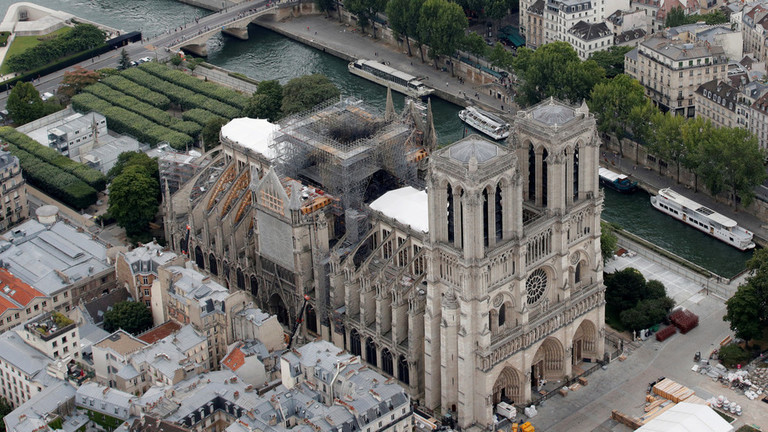 كاتدرائية نوتردام في باريس.. ما تزال تواجه خطر الانهيار