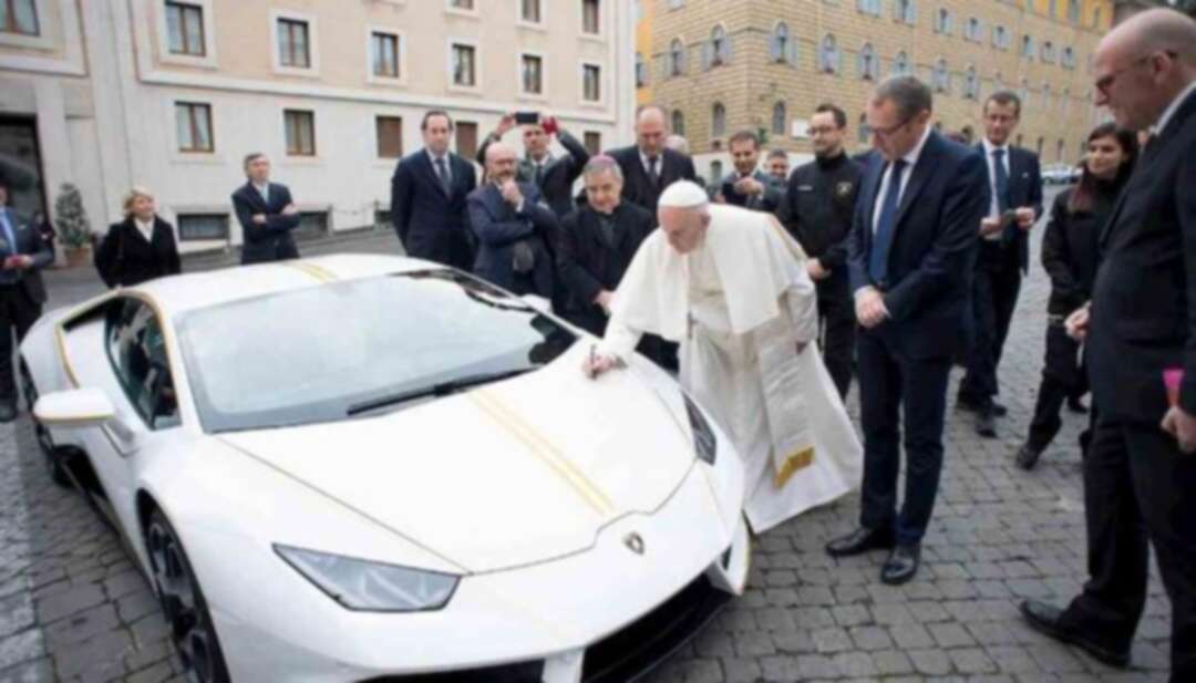 البابا فرنسيس يبيع هديته ويتبرع بثمنها