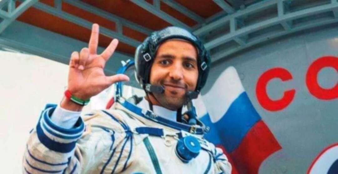 حاكم دبي يهاتف رائد الفضاء الإماراتي في الفضاء