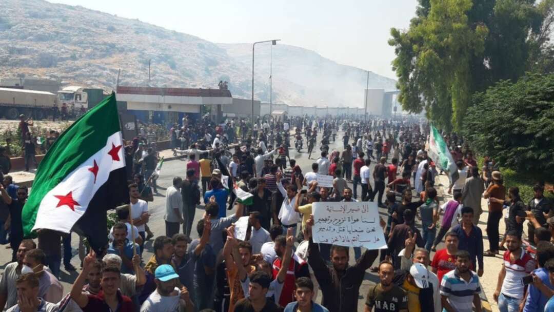 هيئة تحرير الشام تمنع وصول المتظاهرين إلى معبر باب الهوى