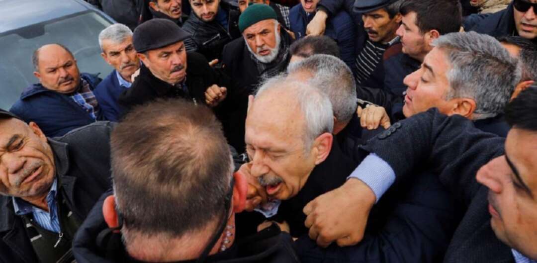 رئيس حزب الشعب الجمهوري في تركيا يتعرّض لهجوم بالبيض