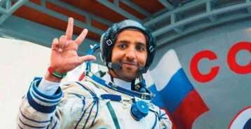 حاكم دبي يهاتف رائد الفضاء الإماراتي في الفضاء