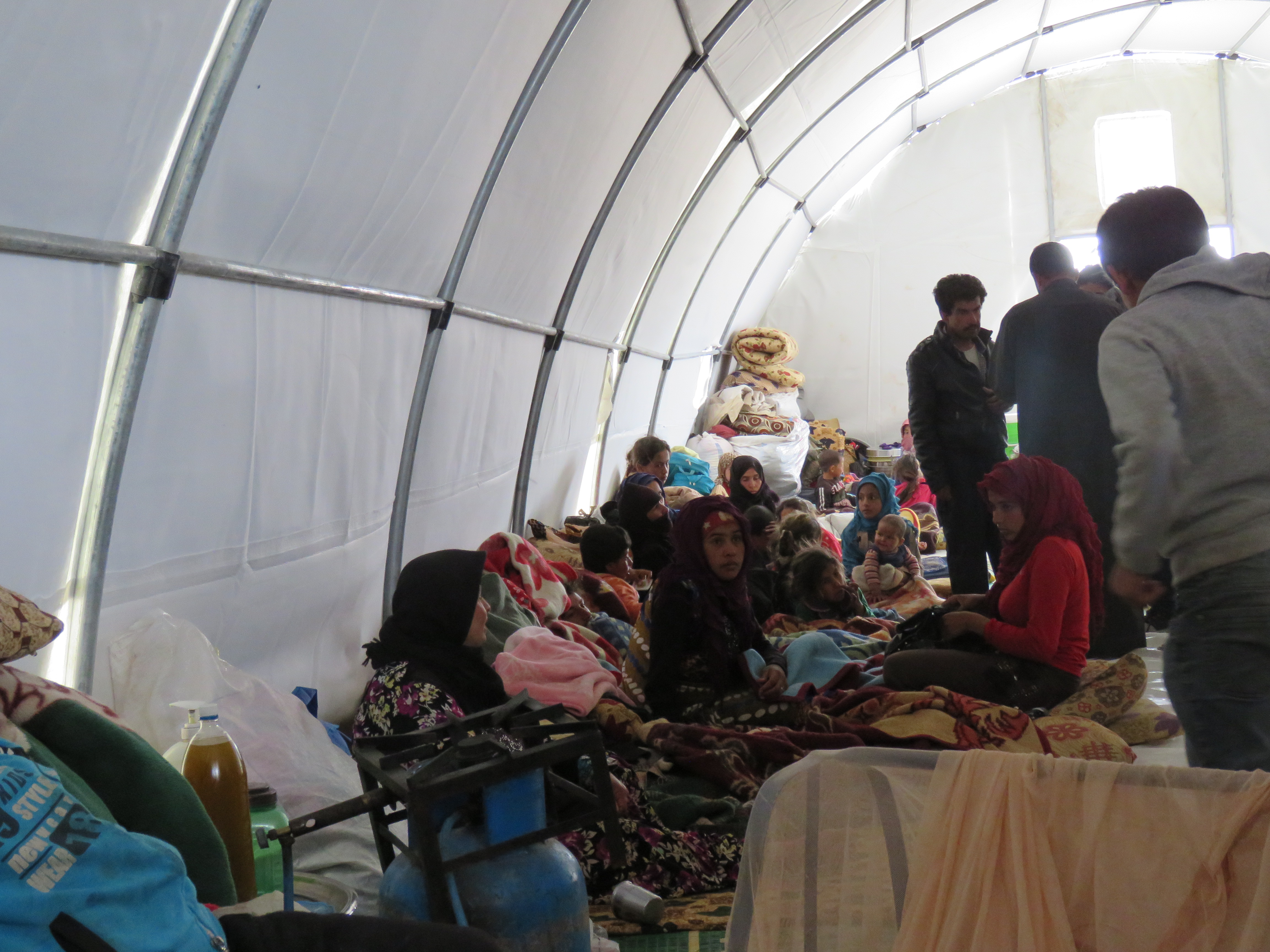 IMG_0884عودة آلاف النازحين إلى جنوبي إدلب وتحذيرات من "كارثة إنسانية" في المخيمات