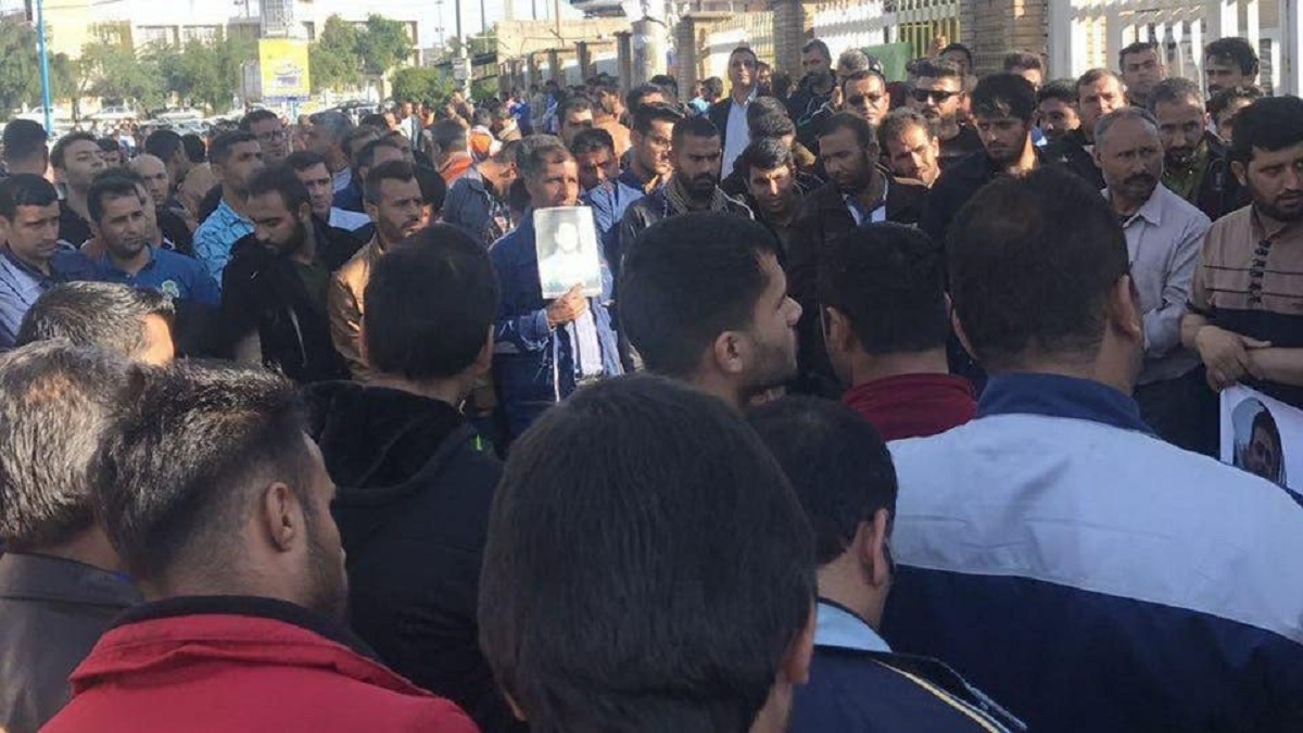 عمال سكر الأهواز يعودن للتظاهر ضد السلطات الإيرانية
