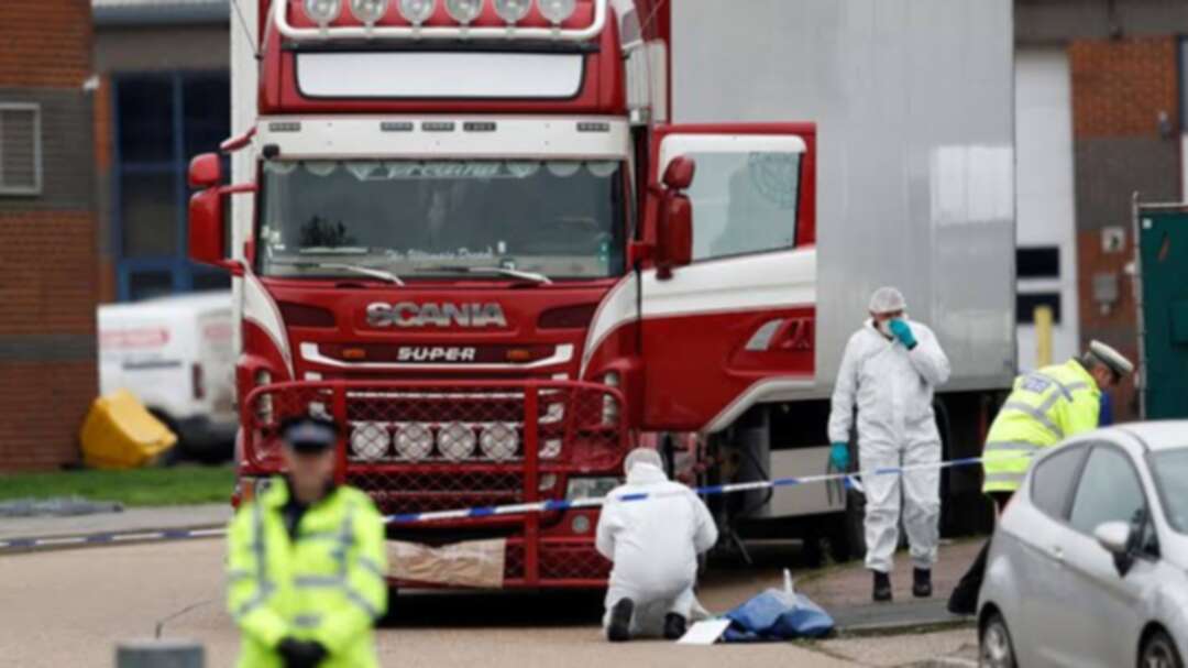 إيقاف شخصين في بريطانيا بعد العثور على جثث في شاحنة قرب لندن