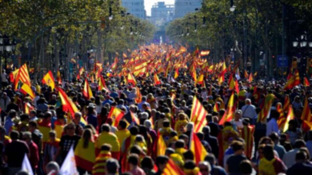 عشرات الآلاف يتظاهرون في برشلونة تأييداً لوحدة إسبانيا