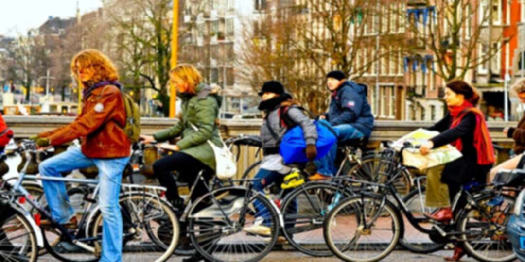 الدراجات الهوائية وسيلة تنقل رئيسية في أوربا.. (هولندا نموذجاً)