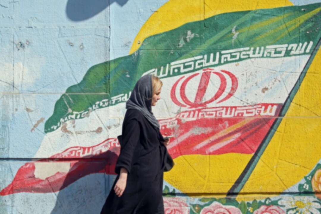 Australian travel-bloggers held in Iran return home after release