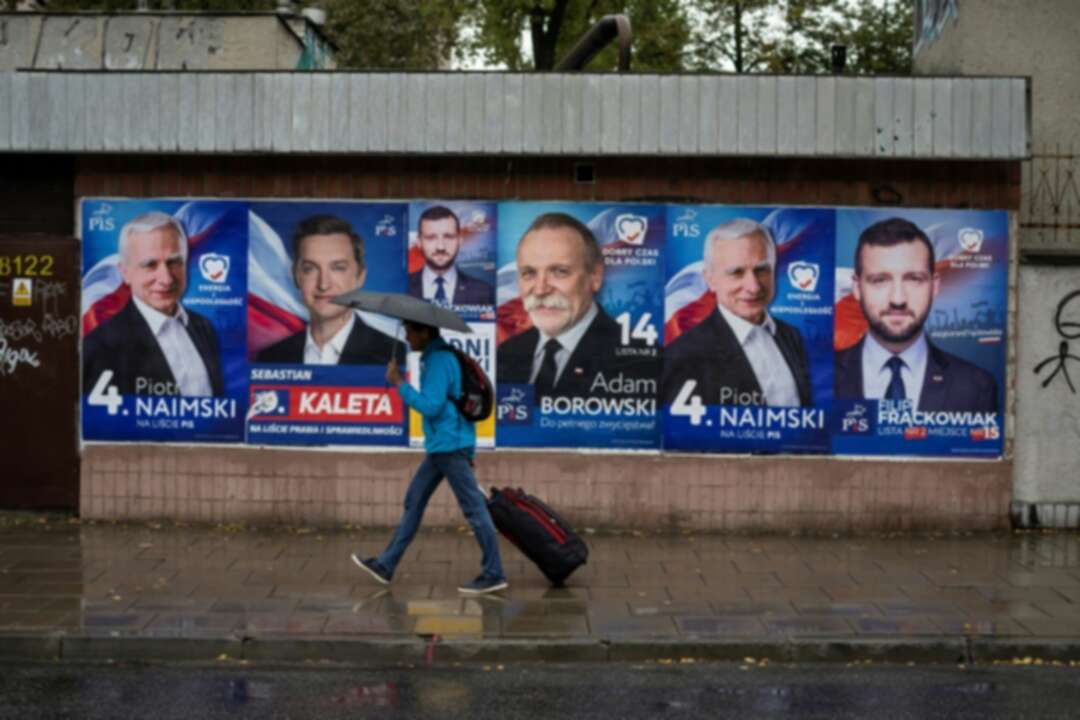 Populists eye victory in deeply divided Poland