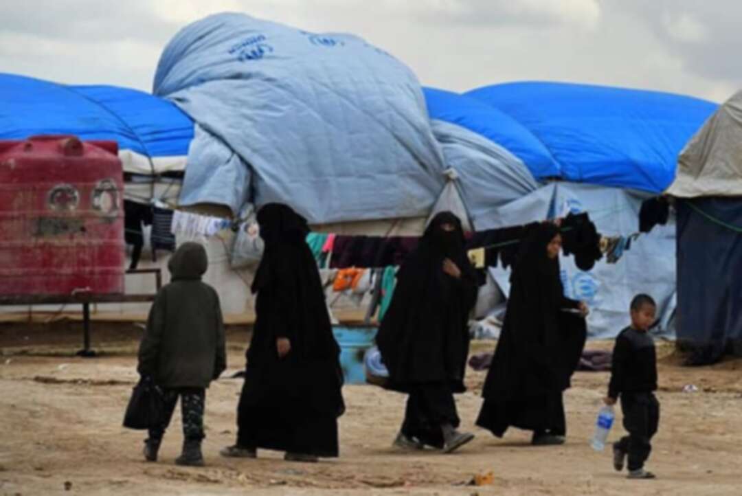 فرار 785 شخصاً من عائلات تنظيم داعش في مخيّم عين عيسى