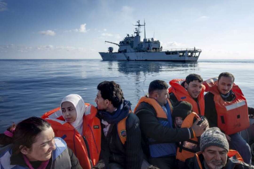 منظمة إنسانية تعلن فقدان الاتصال بقارب مهاجرين في عرض البحر