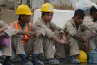 الغارديان تكشف عن موت مئات العمال نتيجة الحر الشديد في قطر