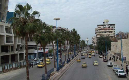 أكاديمي : عاد إلى اللاذقية فوجد نفسه ينظف شوارع المدينة