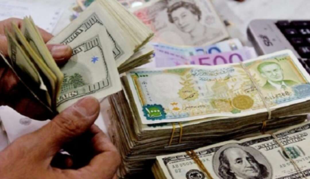 انهيار مستمر لليرة السورية ليصل الدولار إلى 800 ليرة