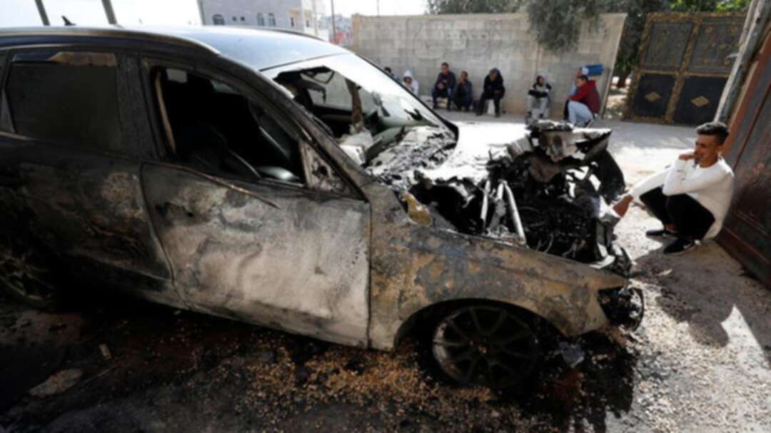 Palestinians: Israeli settlers torch cars in West Bank