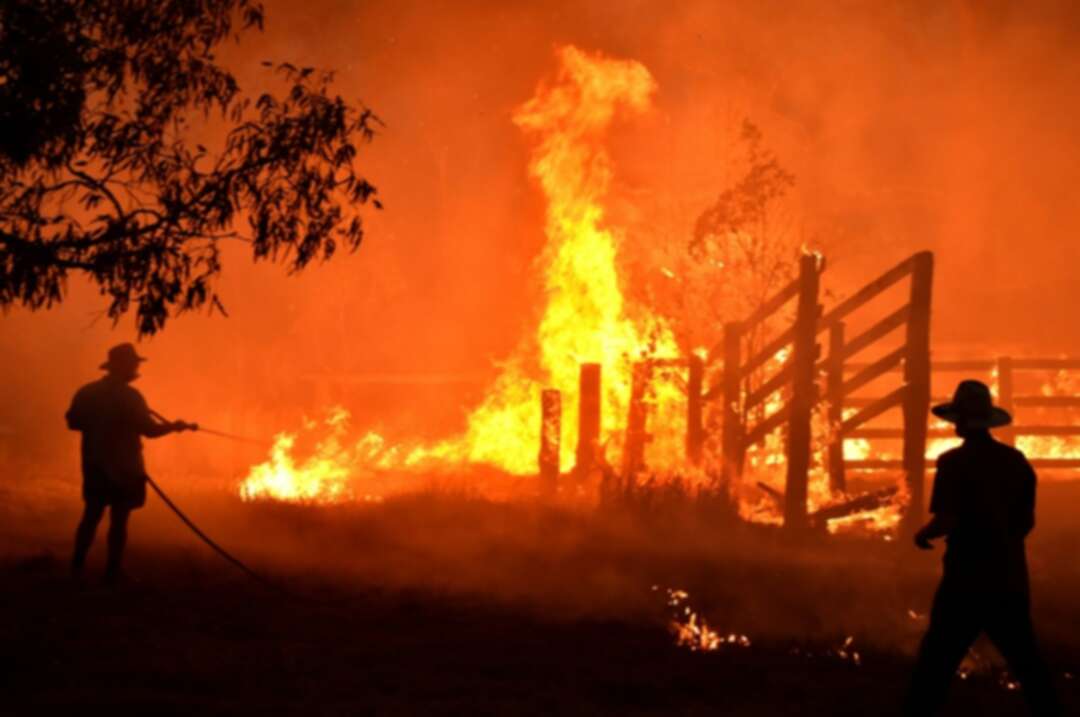 Australian bushfires hit Sydney suburbs