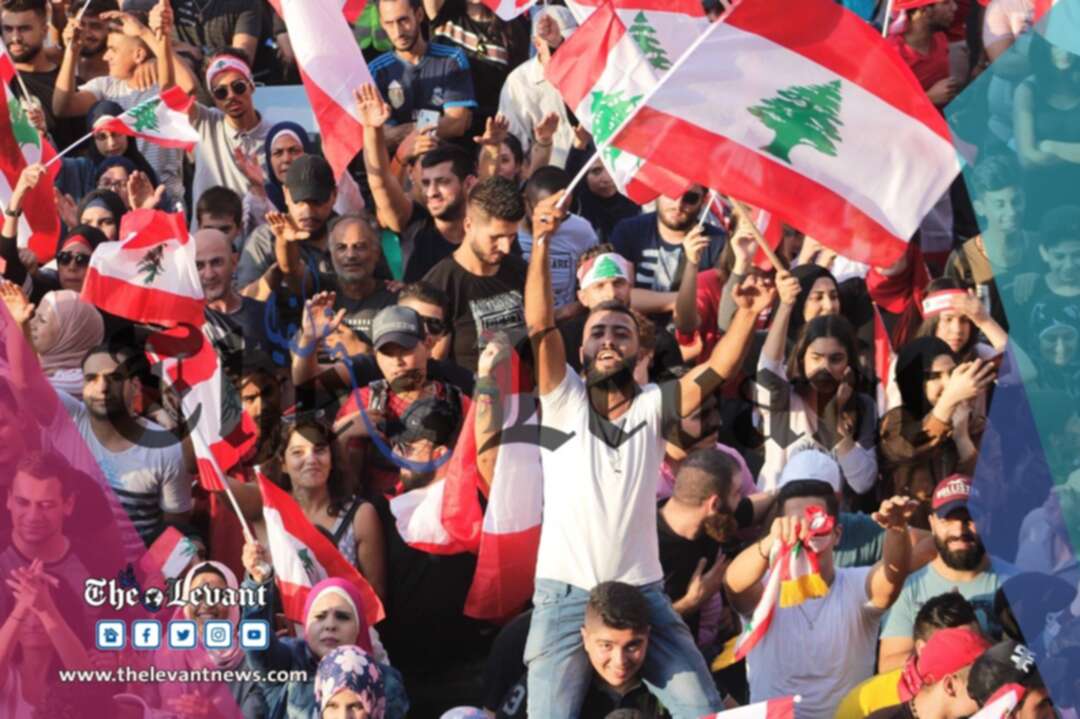 إضراب عام في لبنان وإصرار على استمرار الاحتجاجات