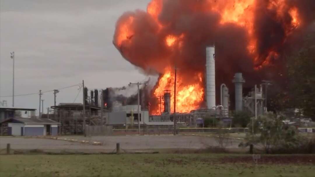 إحتراق مصنع كيماويات في تكساس يُجير أربع مدن على الإخلاء