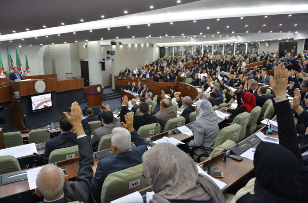 الثروة ليست للبيع ....قانون المحروقات الجديد يثير جدلاً وسط البرلمان الجزائري