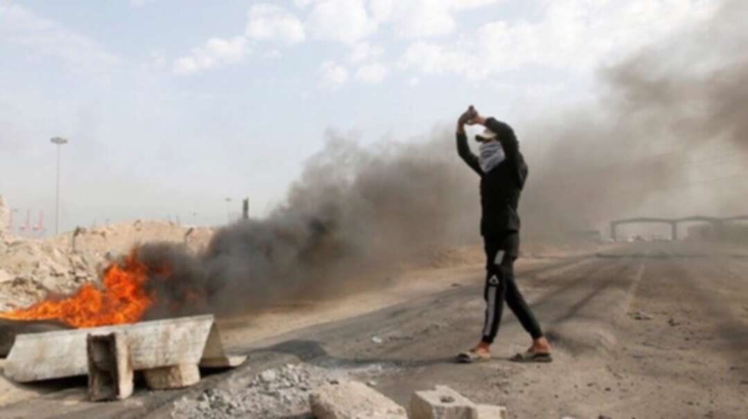 محتجون عراقيون يغلقون الطرق الرئيسية المؤدية إلى البصرة