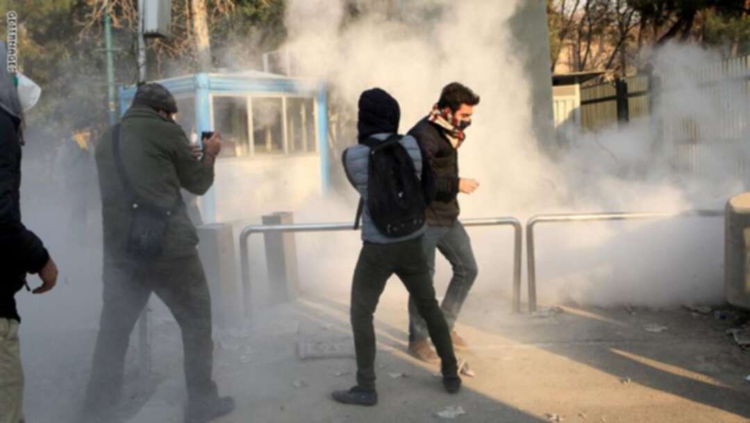 إيران تعتقل 40 متظاهراً في مدينة 