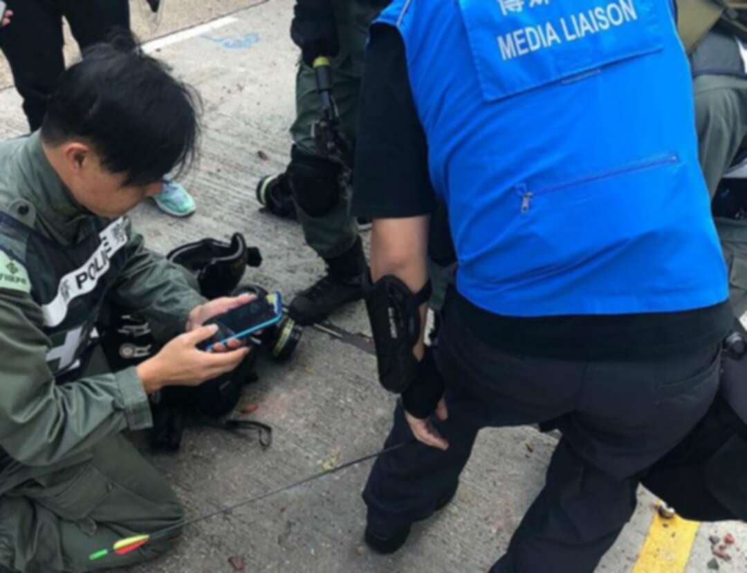 شرطة هونغ كونغ تهدد باستخدام الرصاص الحي رداً على سهام المُحتجين