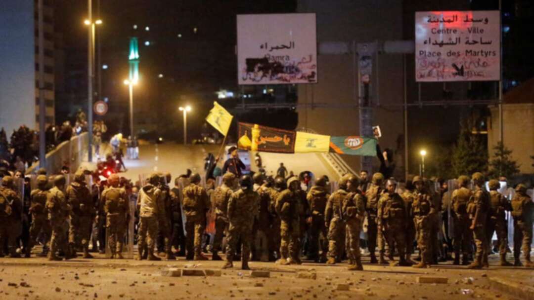 أنصار حزب الله وحركة أمل يهاجمون خيم الاعتصامات في بيروت