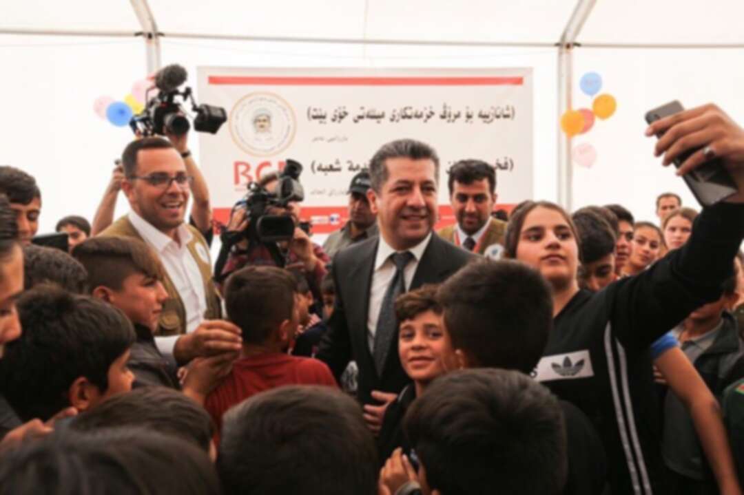 مسرور بارزاني في زيارة للاجئين السوريين الفارين من العدوان التركي