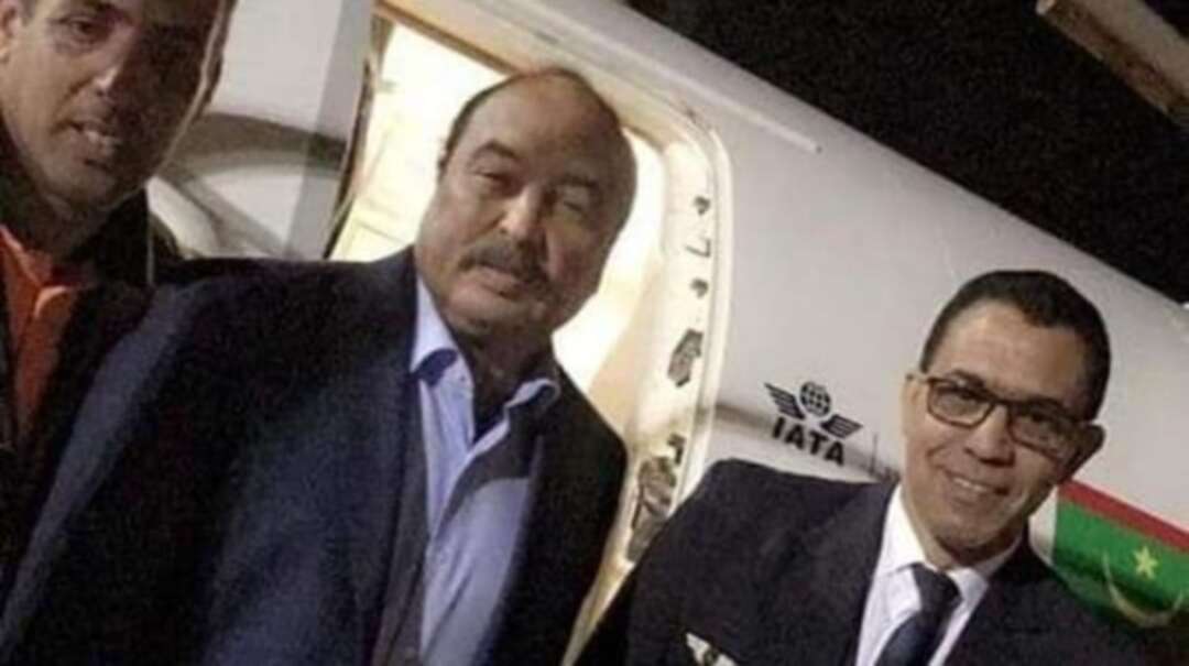 طرد موظف موريتاني بسبب صورة له مع الرئيس السابق