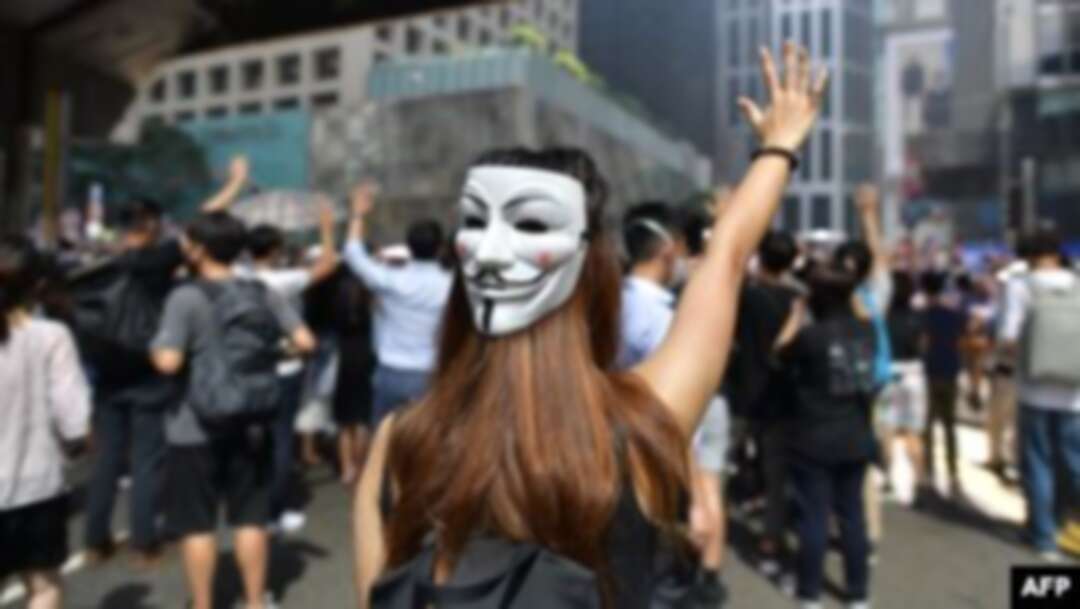 هونغ كونغ ترفع الحظر عن ارتداء أقنعة الوجه.. والصين ترفض
