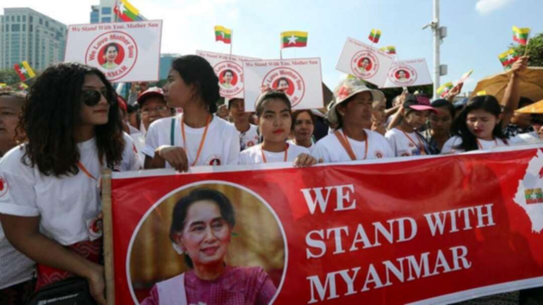 Hundreds rally in Myanmar to show support for Suu Kyi