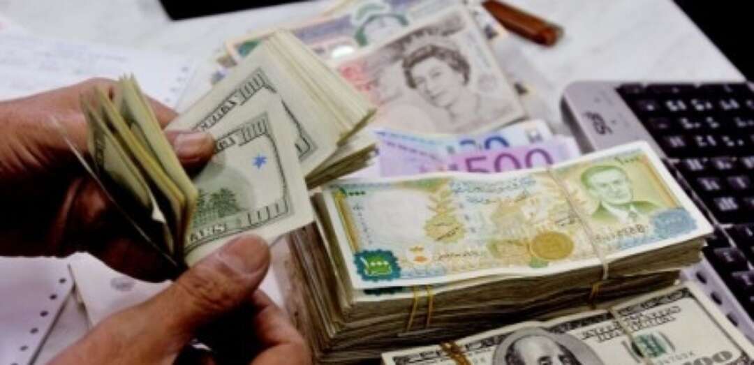إرتفاع سعر صرف الدولار مجدداً ليصل إلى 900 ليرة سوريا
