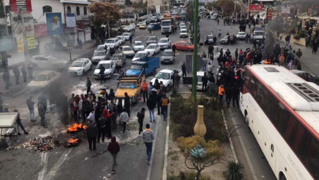 إيران تعتقل 3 أشخاص تواصلوا مع الإعلام خلال المظاهرات