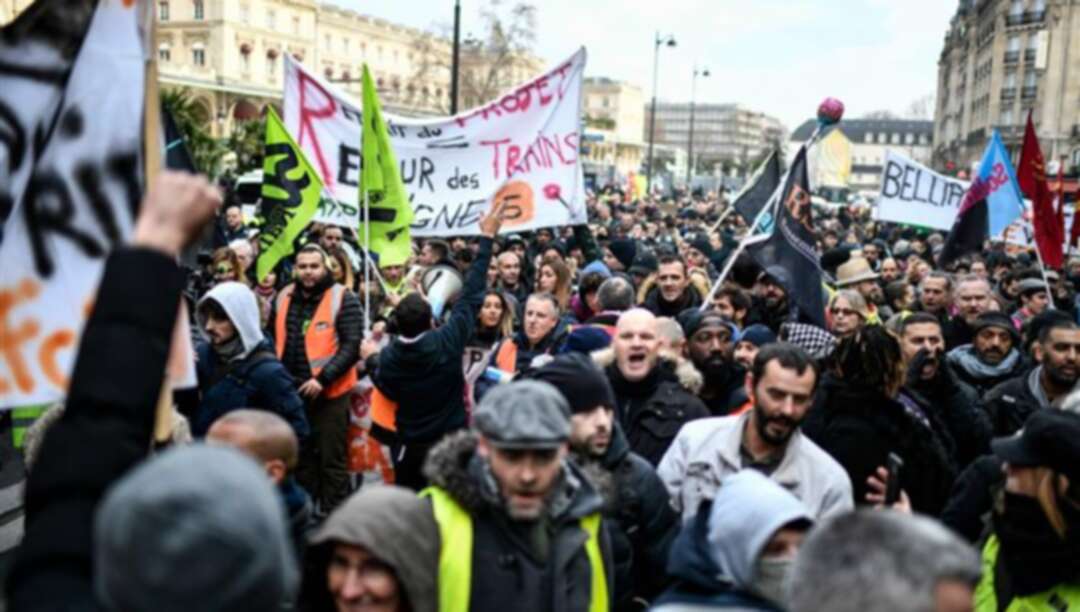 الفرنسيون يواصلون الإحتجاج ضد نظام التقاعد